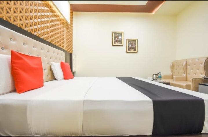 Hotel Ravi Residency Jalandhar Buitenkant foto