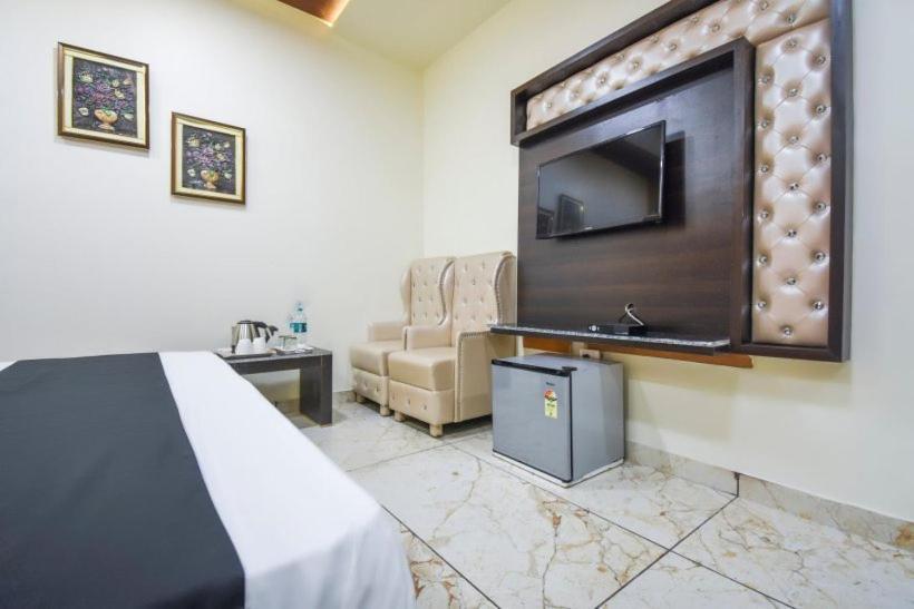 Hotel Ravi Residency Jalandhar Buitenkant foto