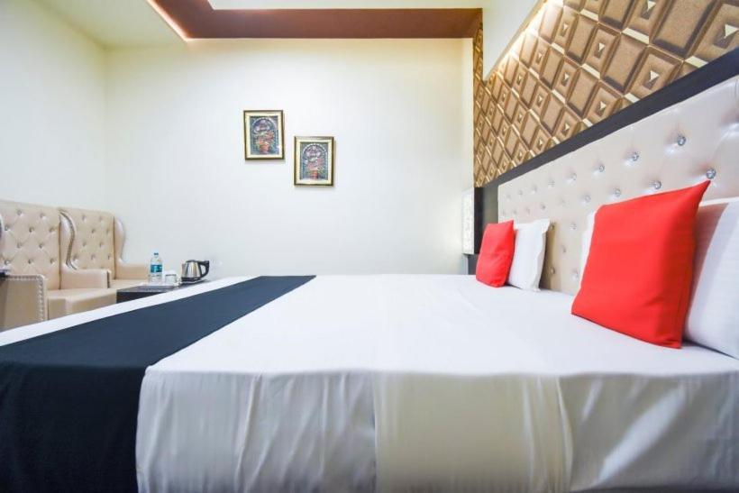 Hotel Ravi Residency Jalandhar Buitenkant foto